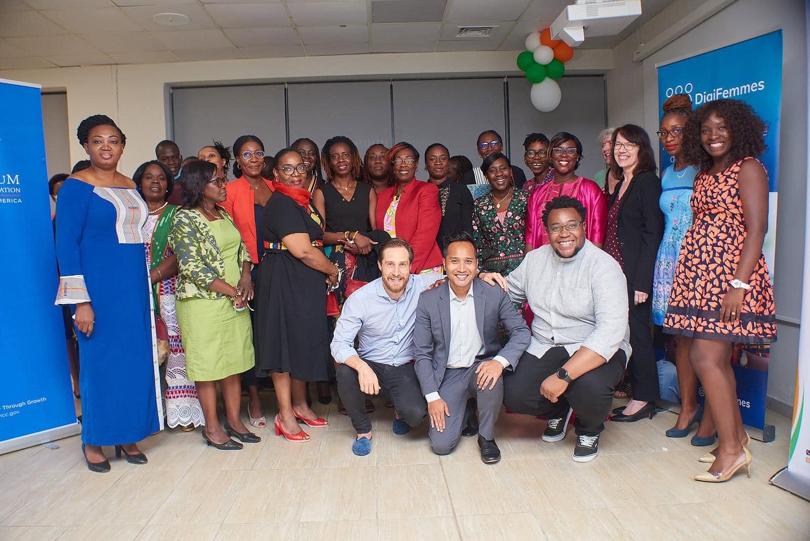 Large group gathered together at a DigiFemmes program event.
